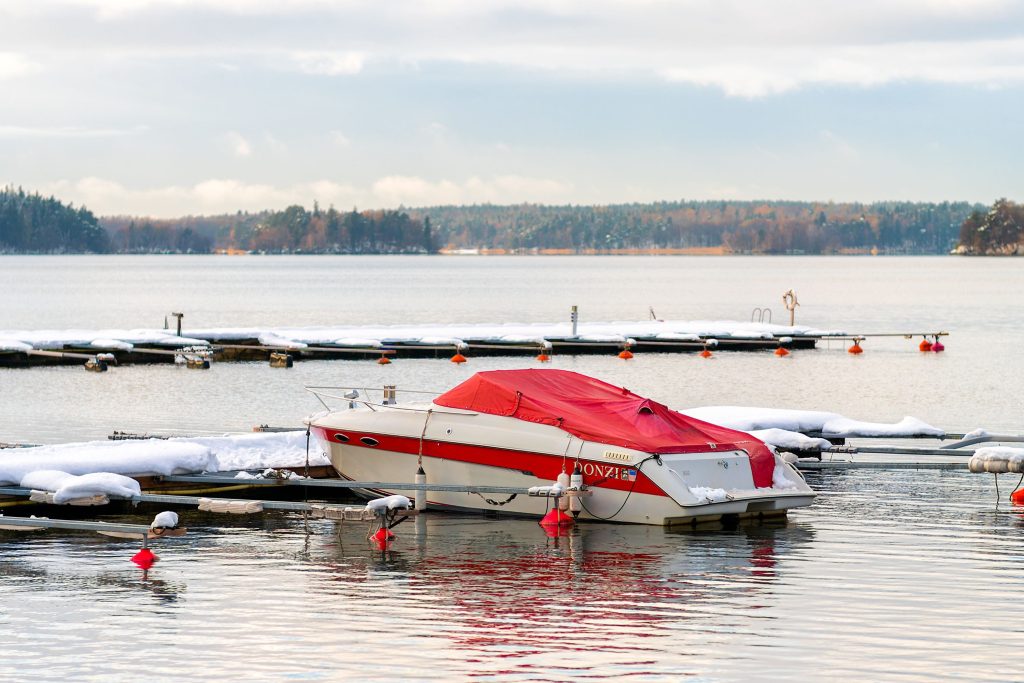 bateau moteur etranger
